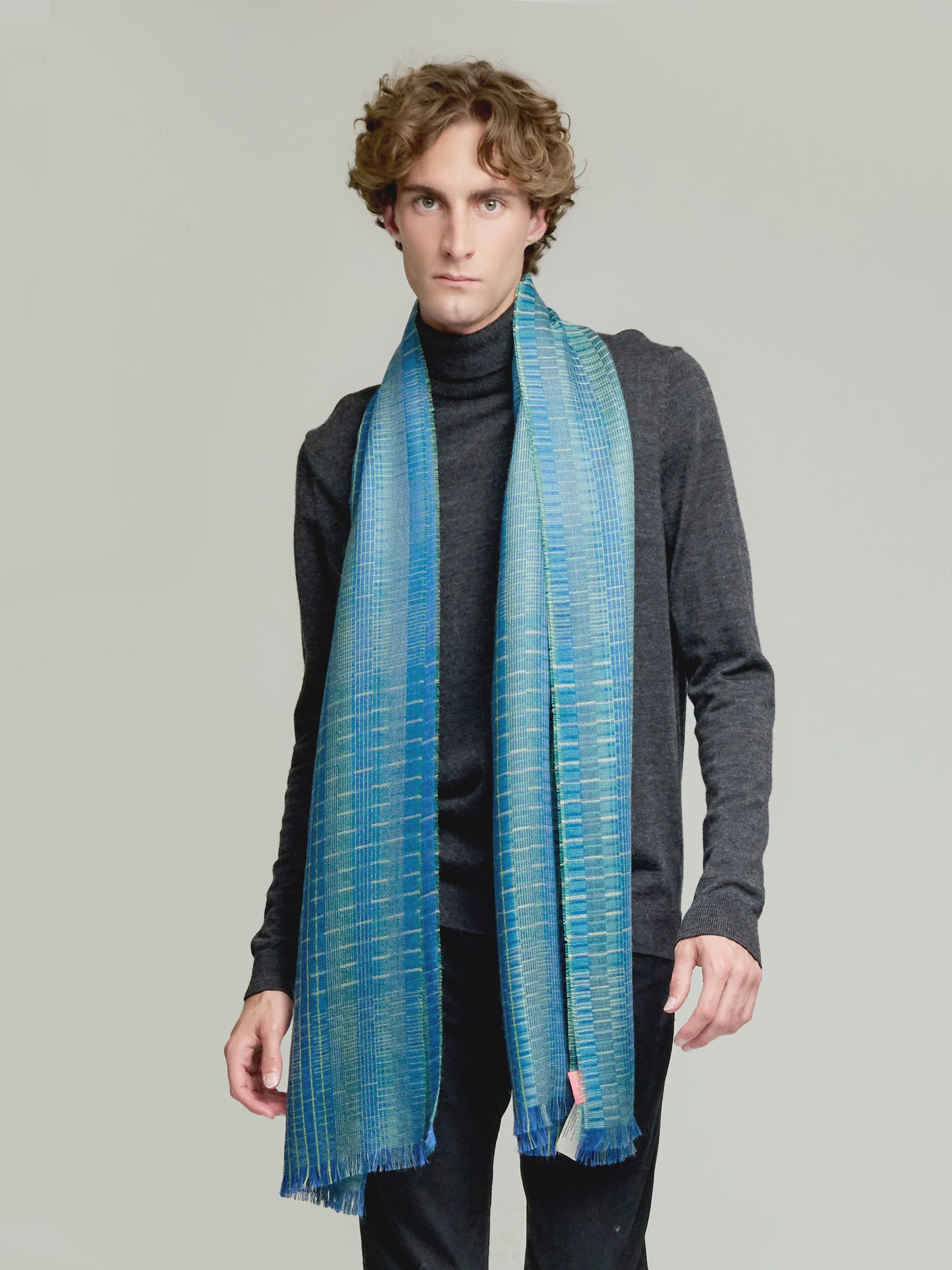 Vermondi Shawl Baby Alpaca Color Blue - Image 4