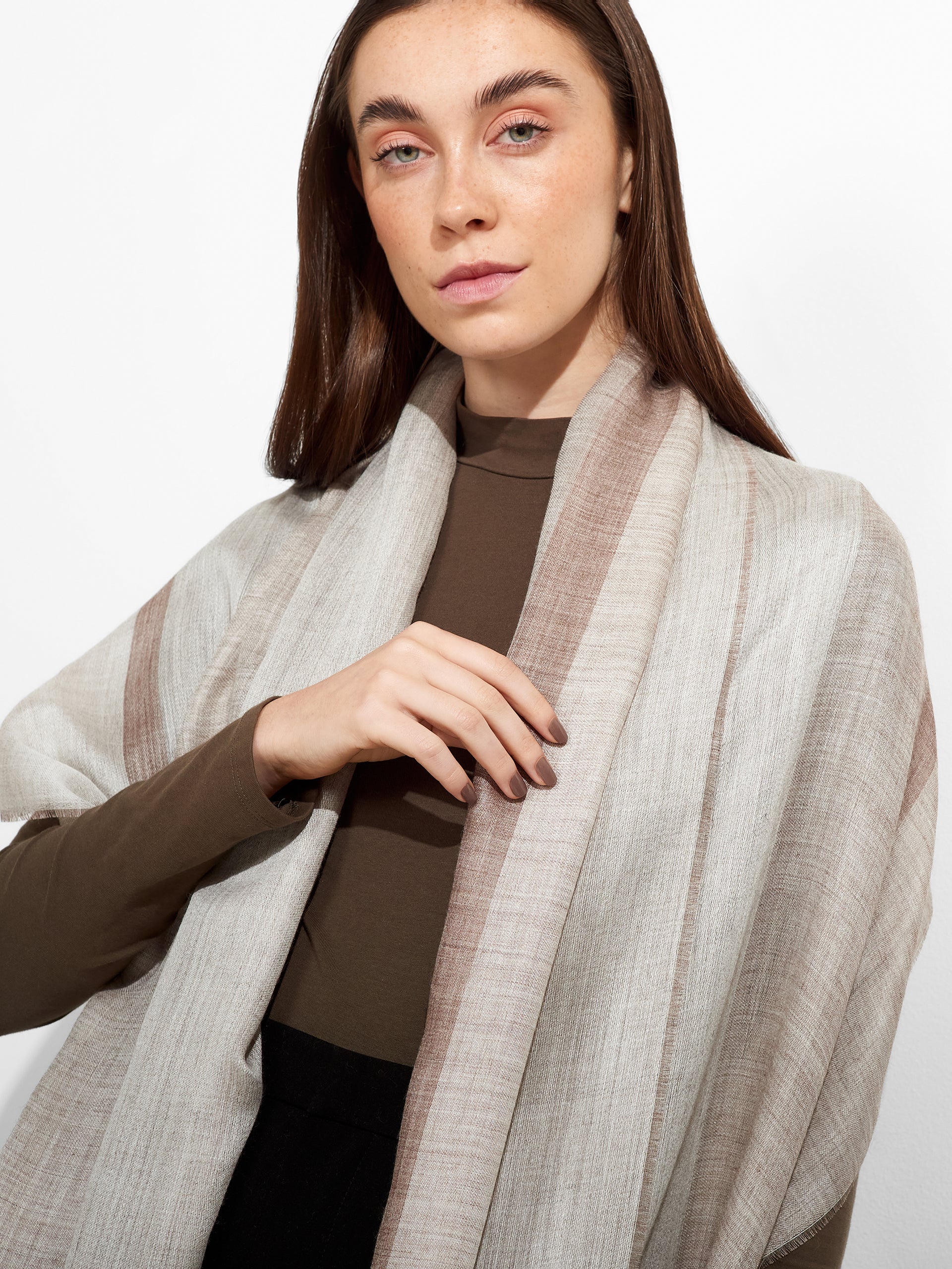 Wicht Shawl Baby Alpaca Color Brown - Image 3