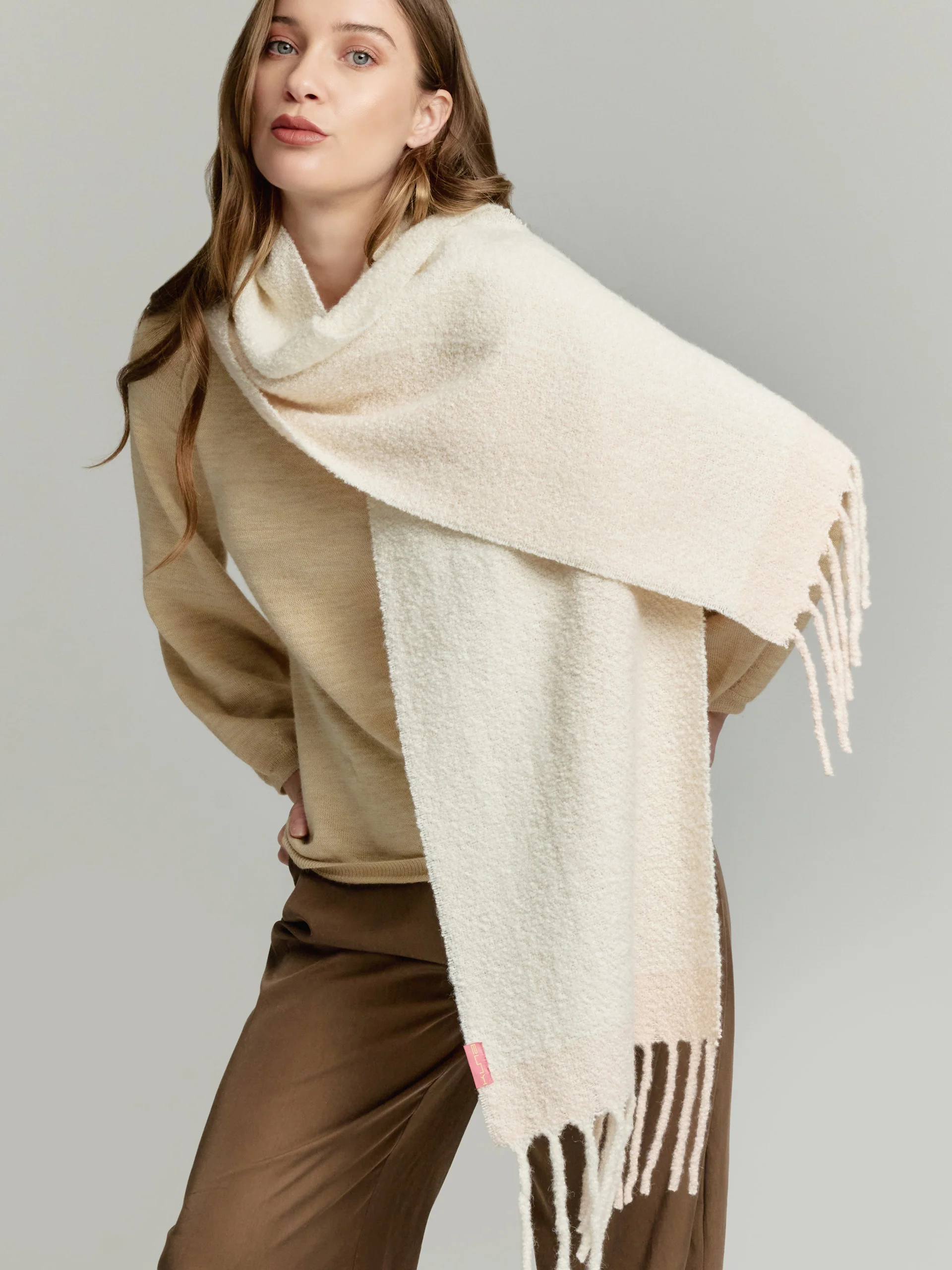 Yanapi Scarf Baby Alpaca Color Beige - Image 3