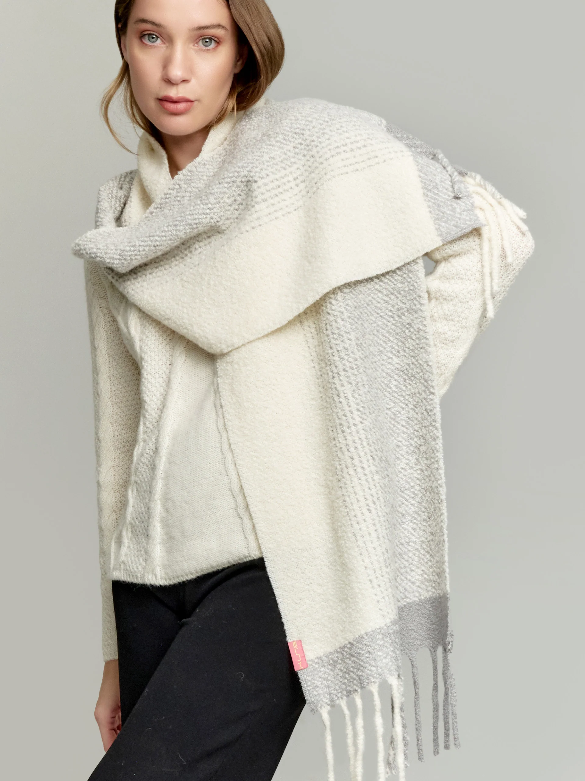 Yanapi Scarf Baby Alpaca Color Grey - Image 3