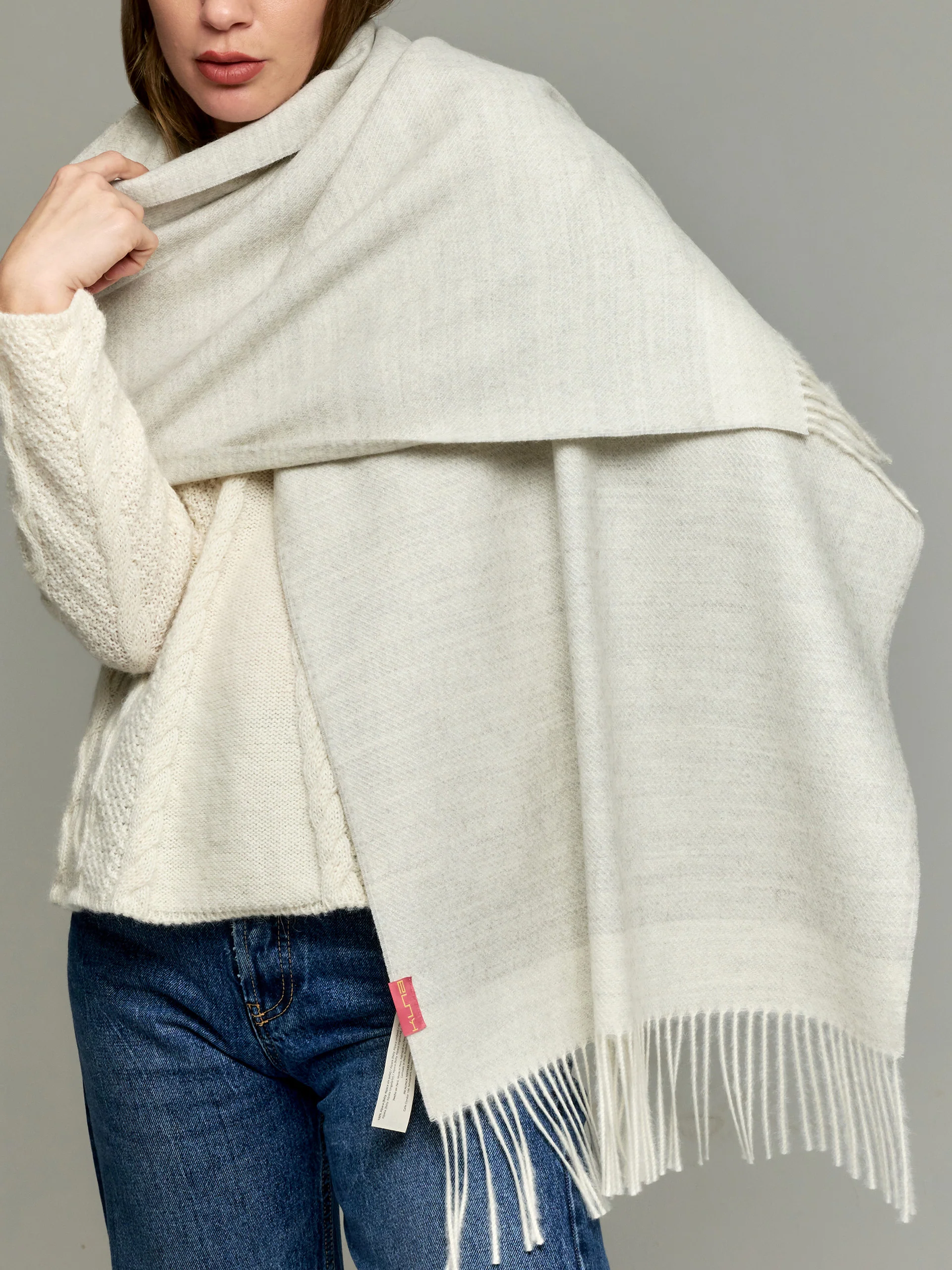 Yanely Shawl Baby Alpaca Color Grey - Image 3