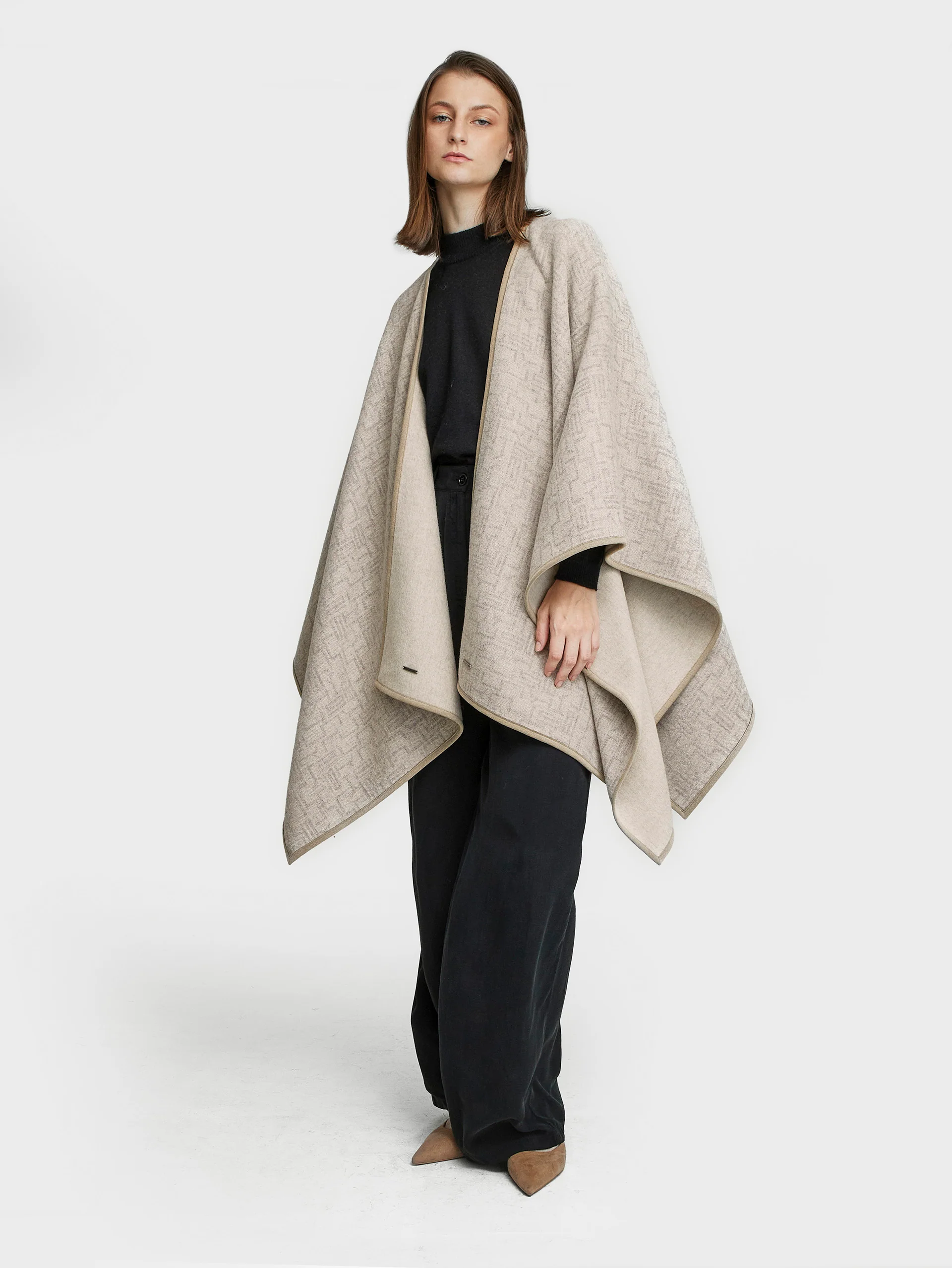 Yper Cape Baby Alpaca Color Beige - Image 10