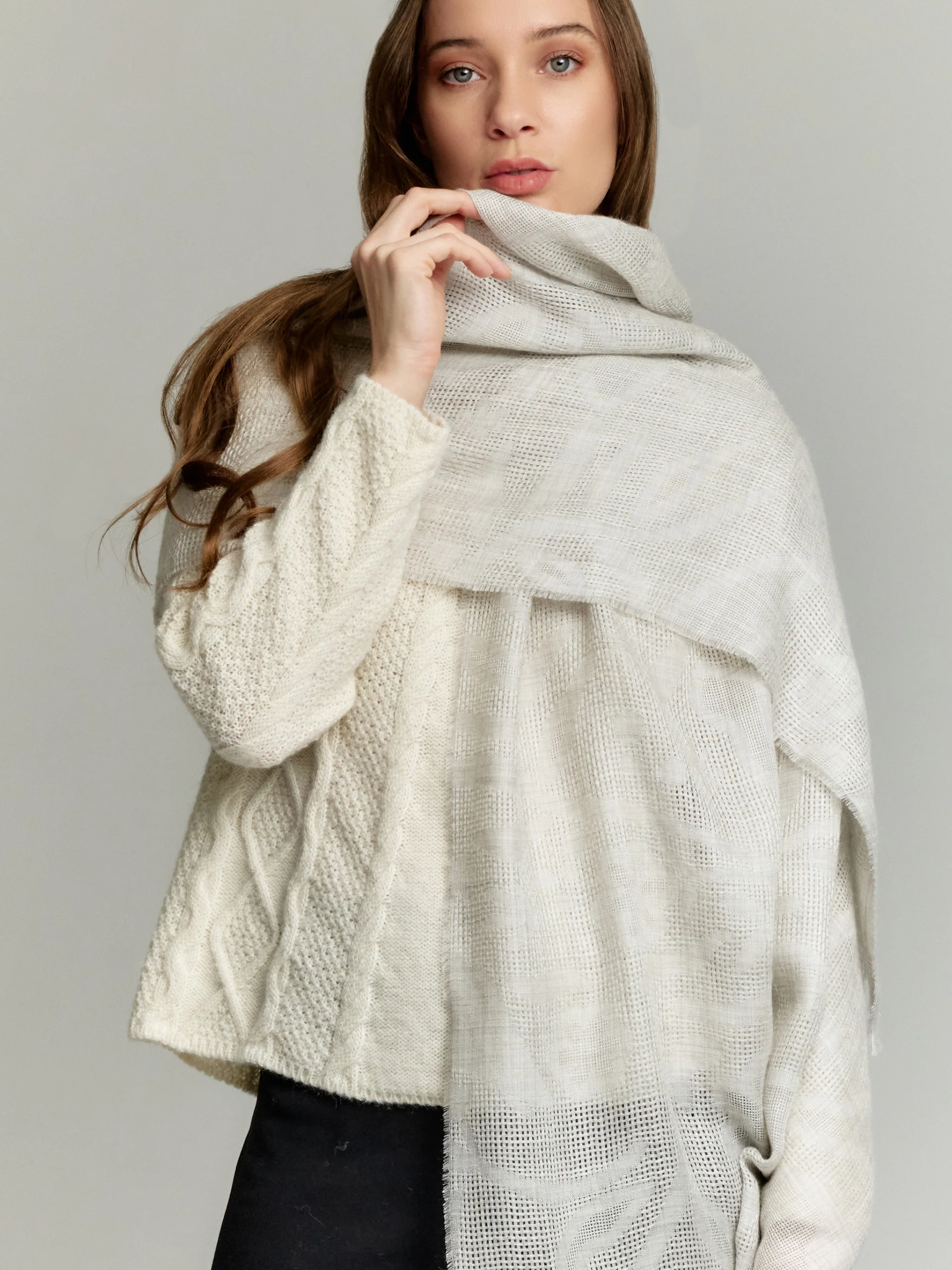 Yruma Shawl Baby Alpaca Color Grey - Image 3