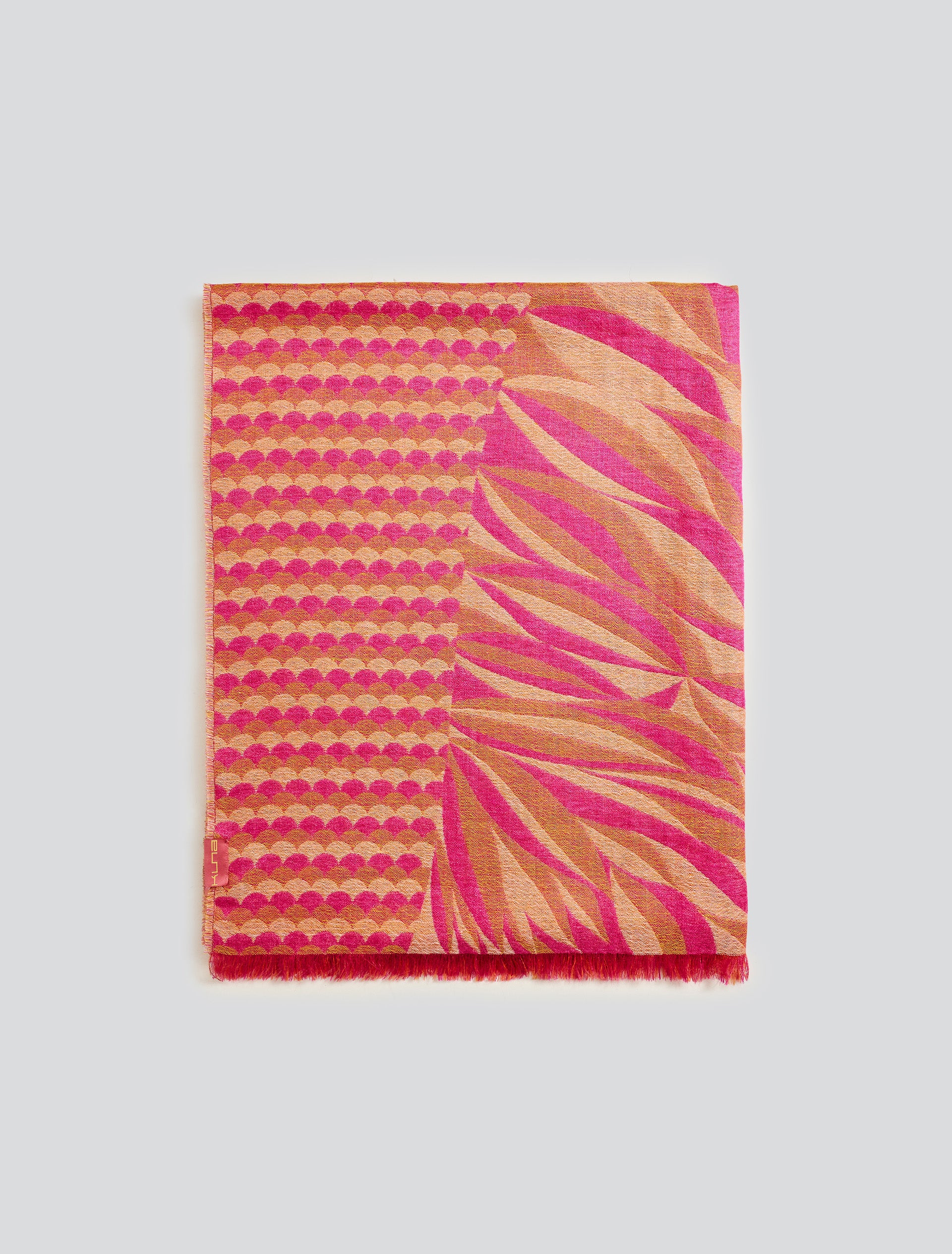 Ysily Shawl Baby Alpaca Color Fuchsia - Image 2