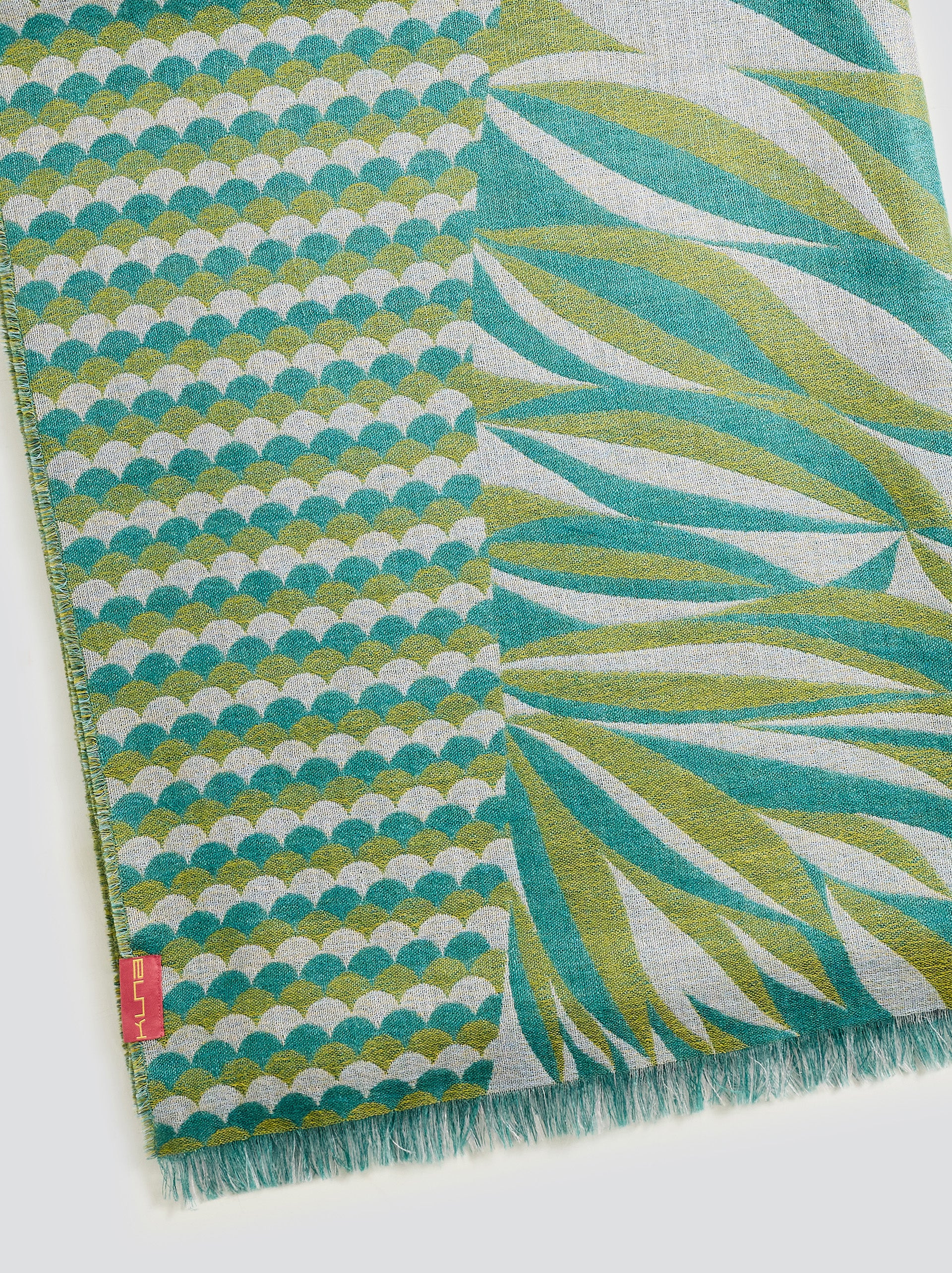 Ysily Shawl Baby Alpaca Color Green - Image 4