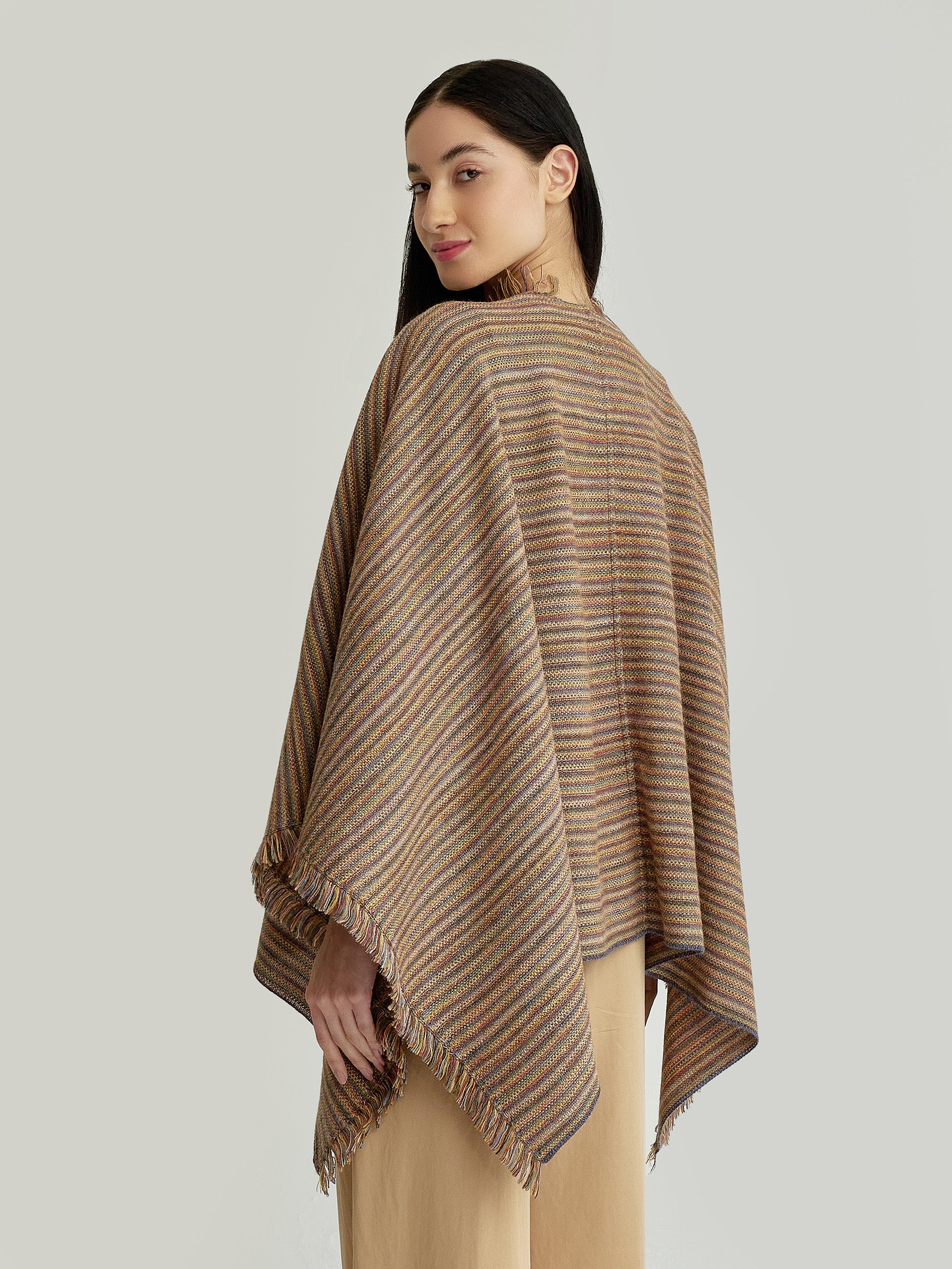 Yudith Poncho Baby Alpaca Color Brown - Image 3