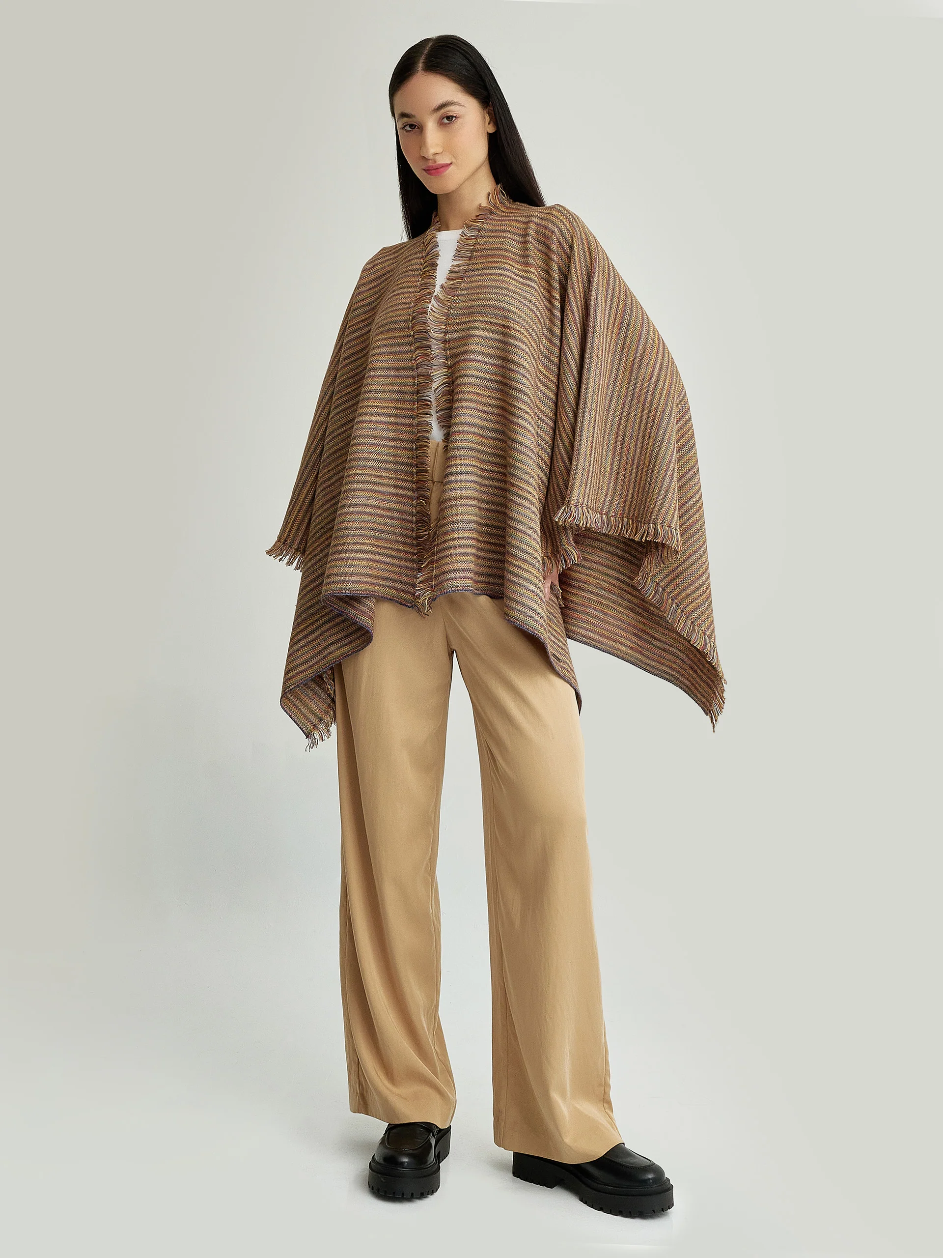 Yudith Poncho Baby Alpaca Color Brown - Image 4