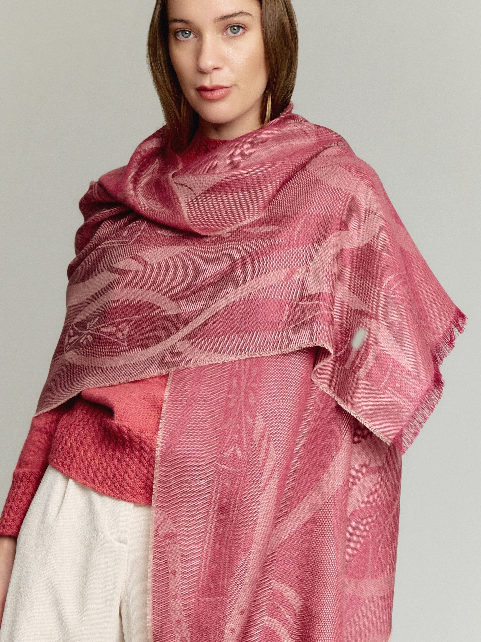 Yulene Shawl Baby Alpaca Color Cherry - Image 3
