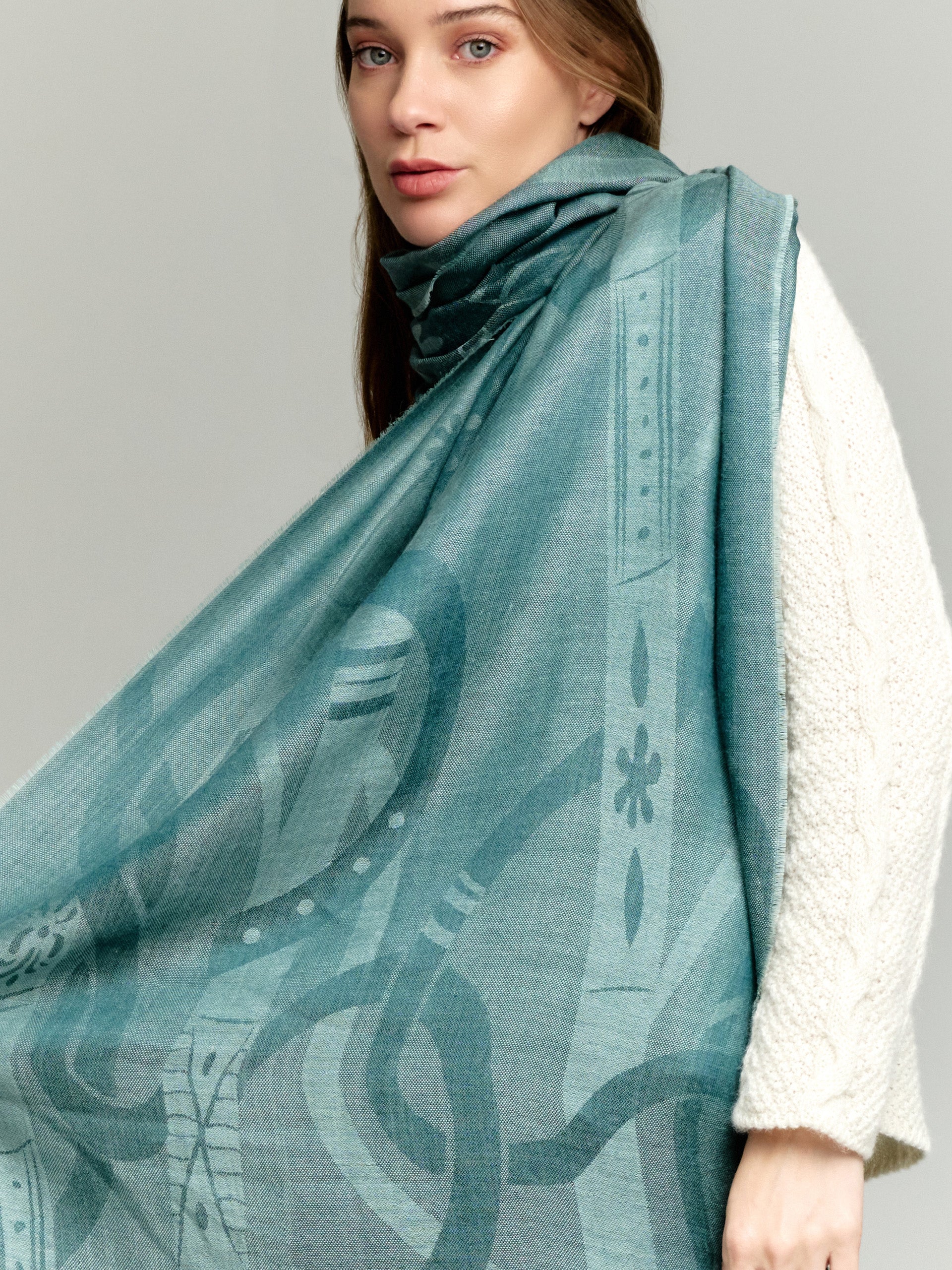 Yulene Shawl Baby Alpaca Color Green - Image 3