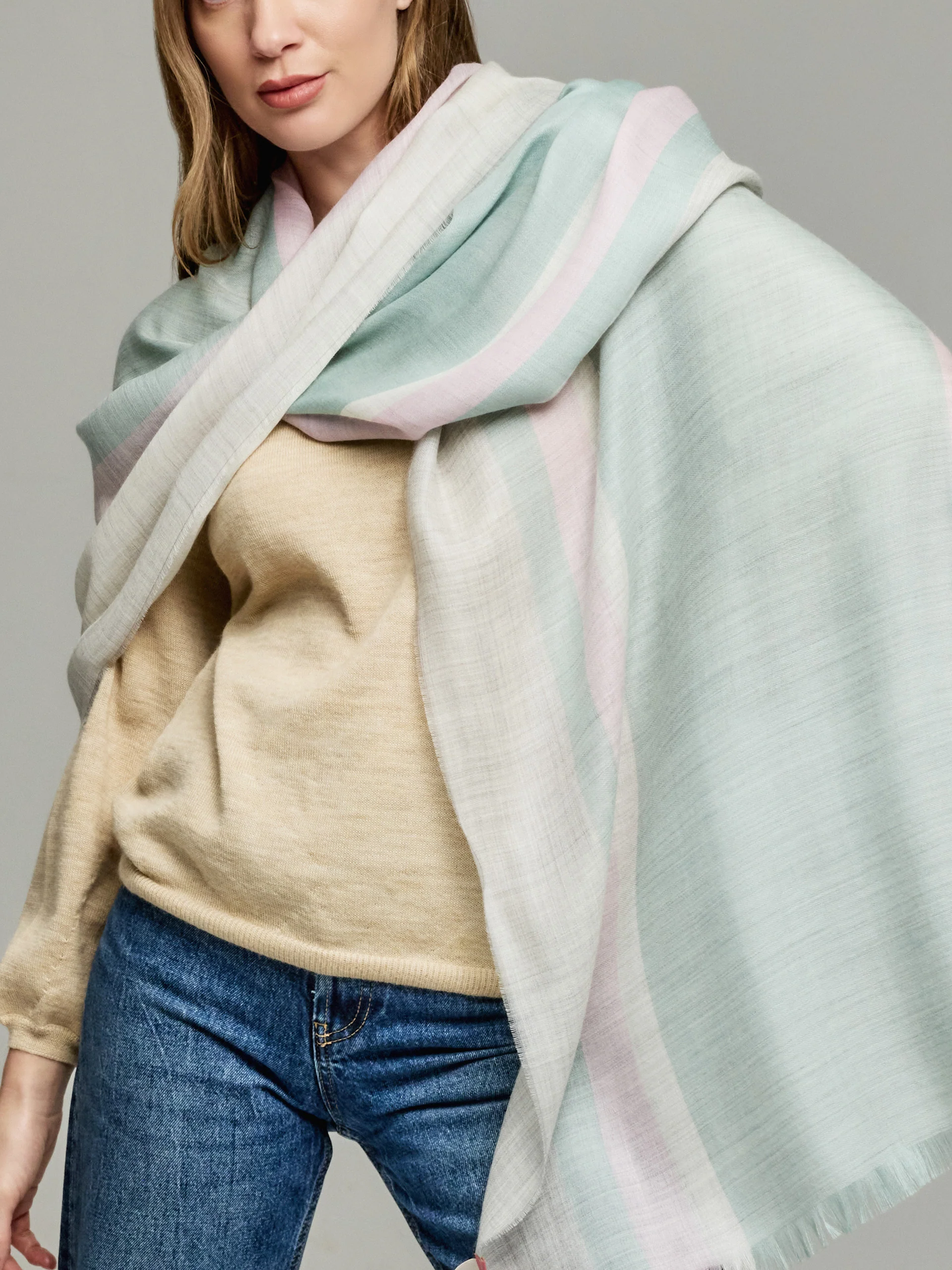 Yumalay Shawl Baby Alpaca Color Green - Image 3