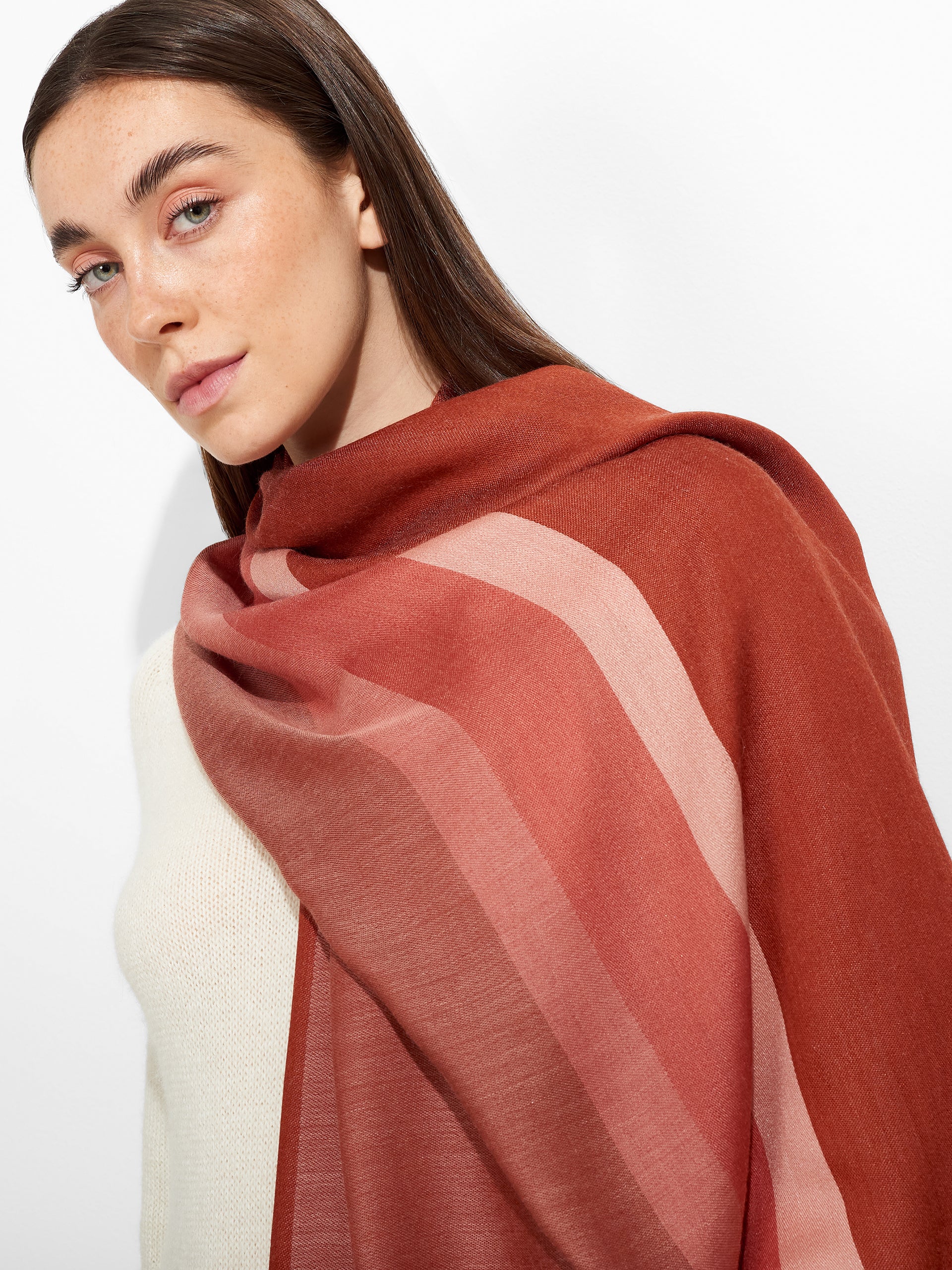 Zarry Shawl Baby Alpaca Color Red - Image 3