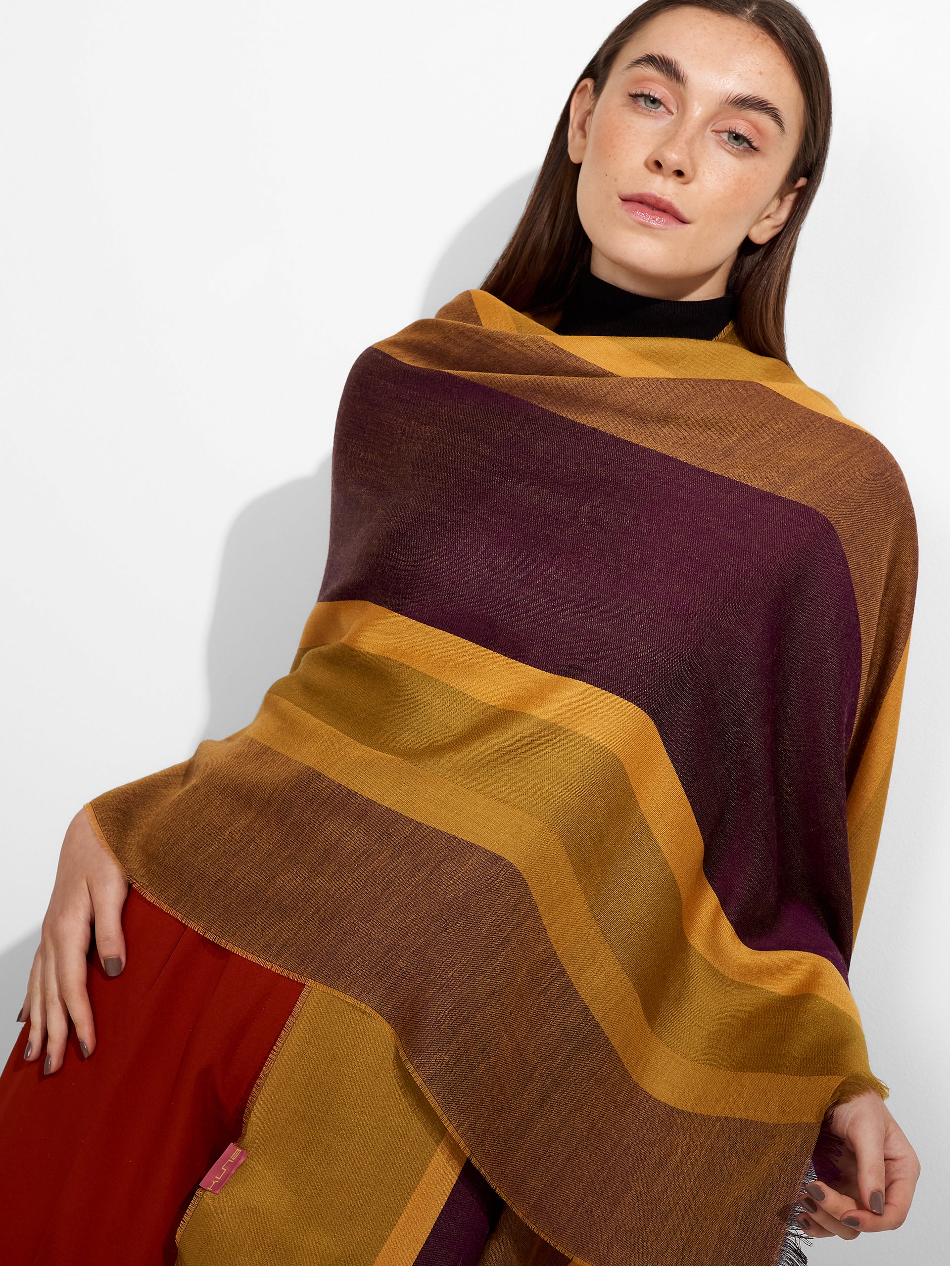 Zarry Shawl Baby Alpaca Color Red - Image 3