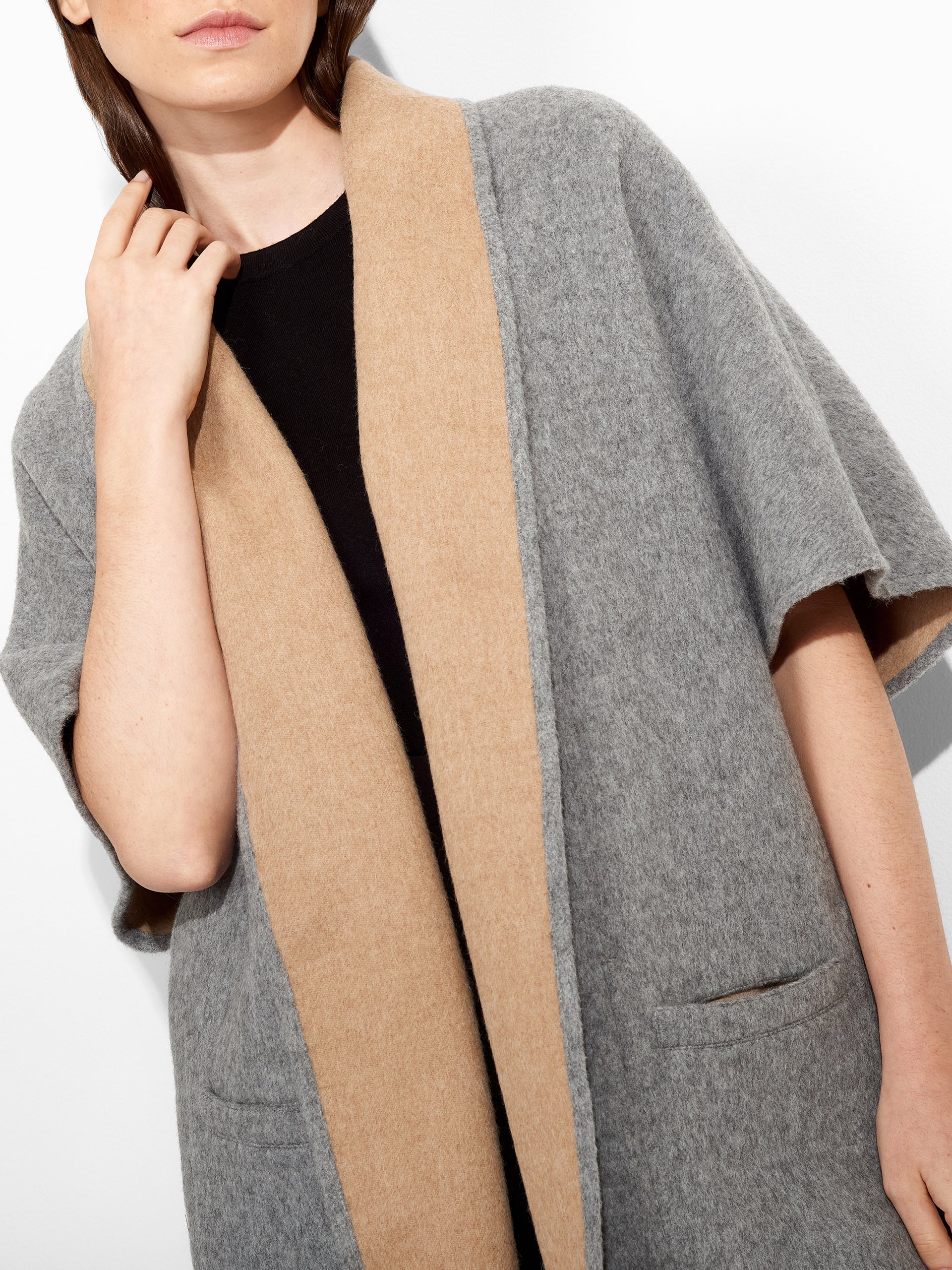 Zea Cape Baby Alpaca Color Beige - Image 2