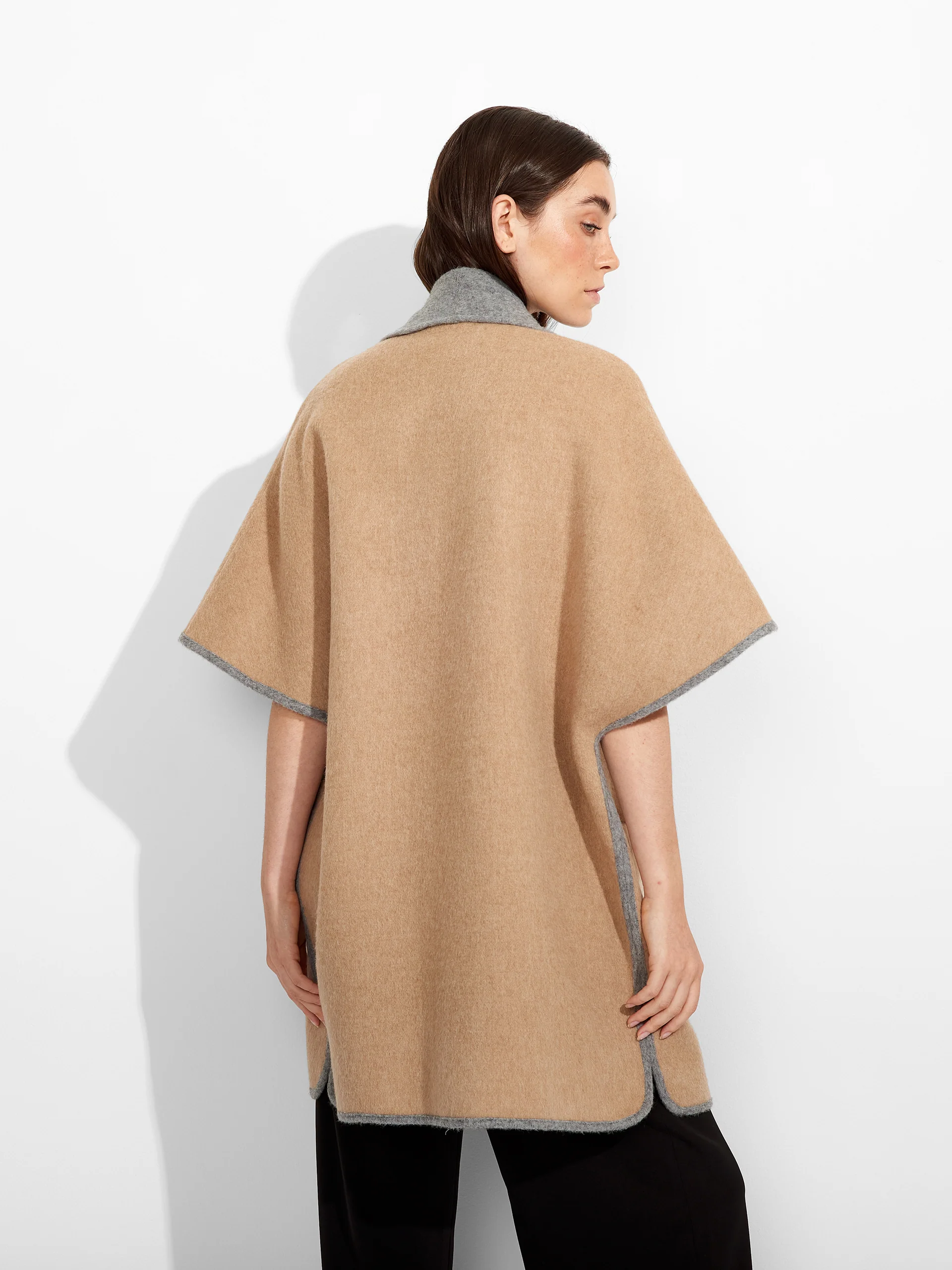 Zea Cape Baby Alpaca Color Beige - Image 4