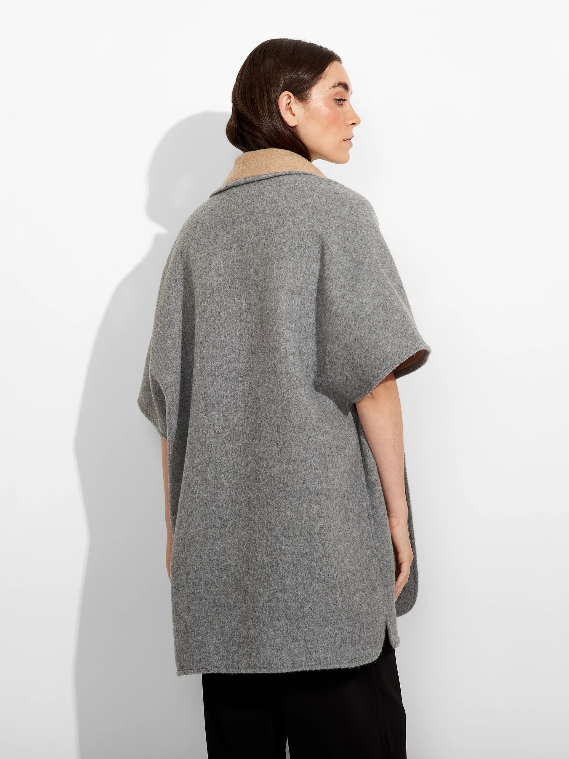 Zea Cape Baby Alpaca Color Beige - Image 9