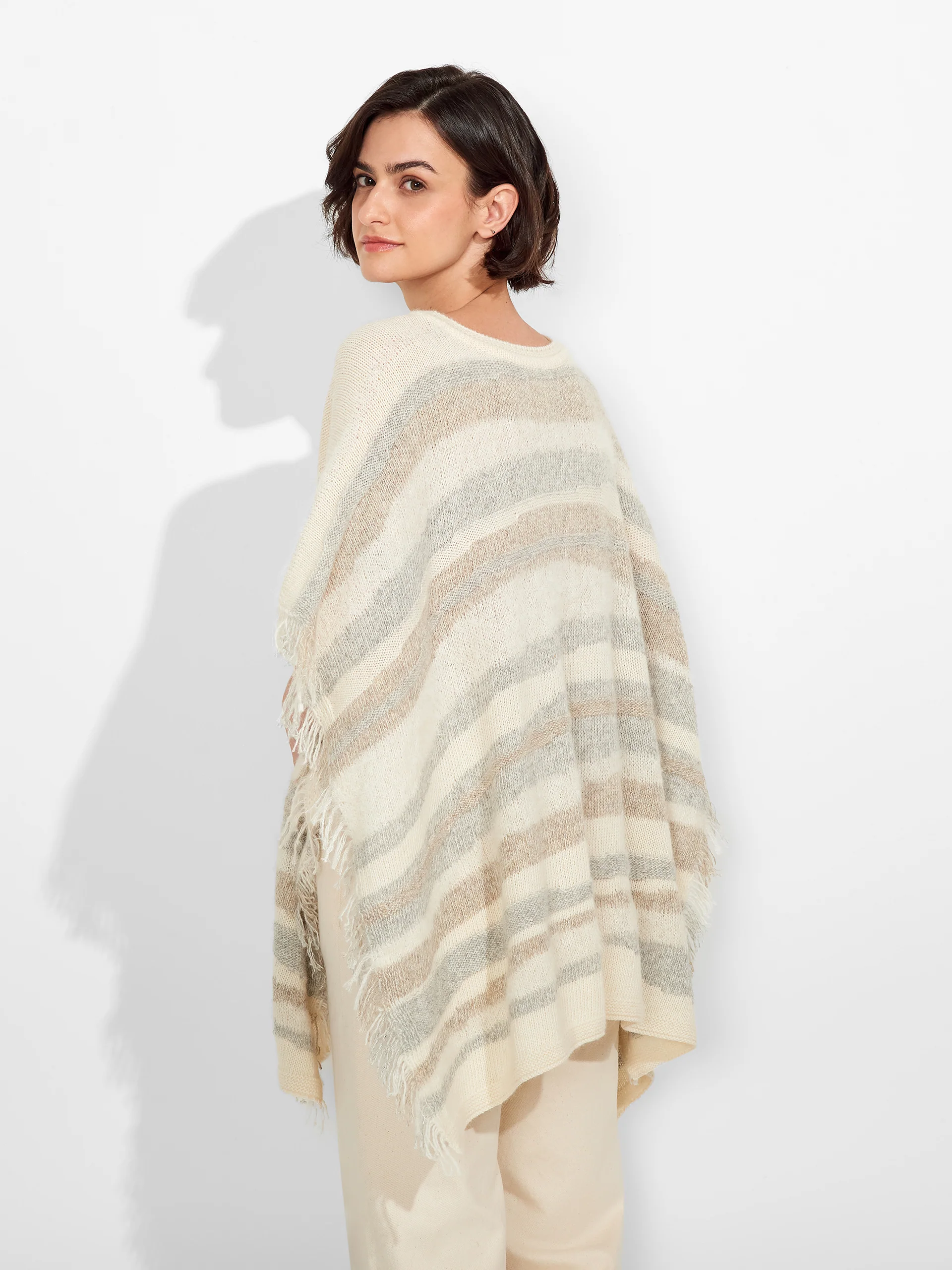 Zegovia Poncho Baby Alpaca Color Ecru - Image 3