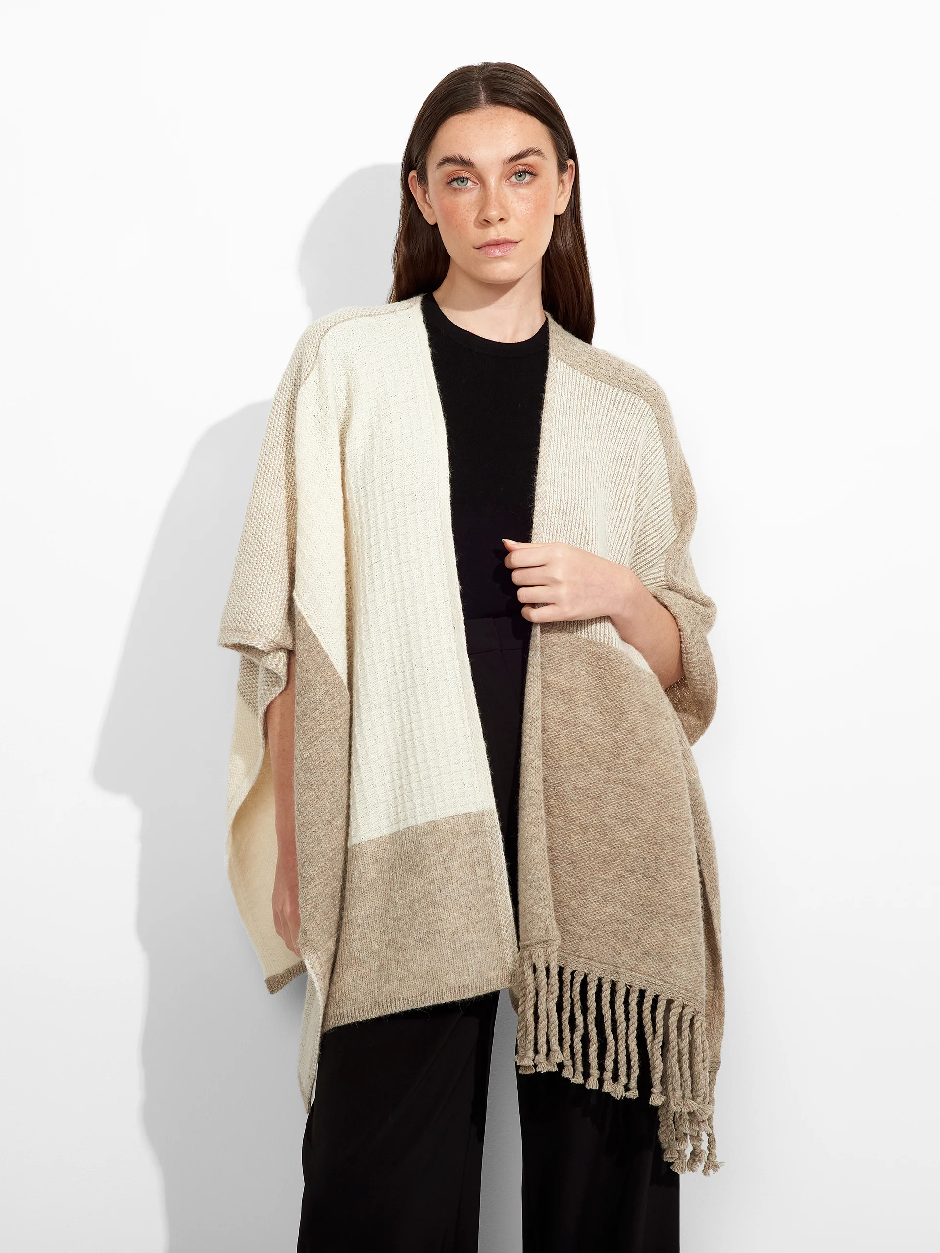 Zela Cape Baby Alpaca Color Beige - Image 2