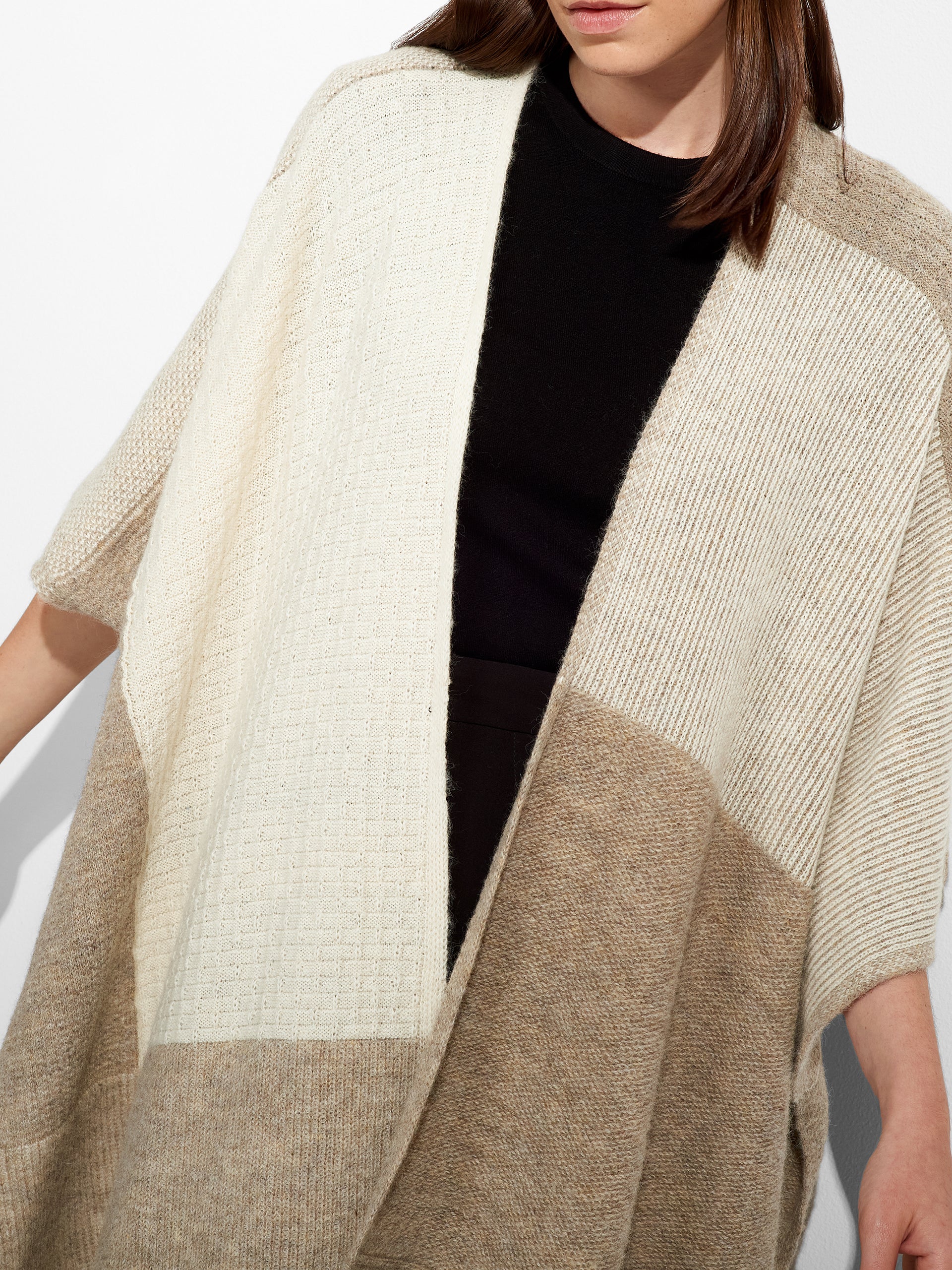 Zela Cape Baby Alpaca Color Beige - Image 4