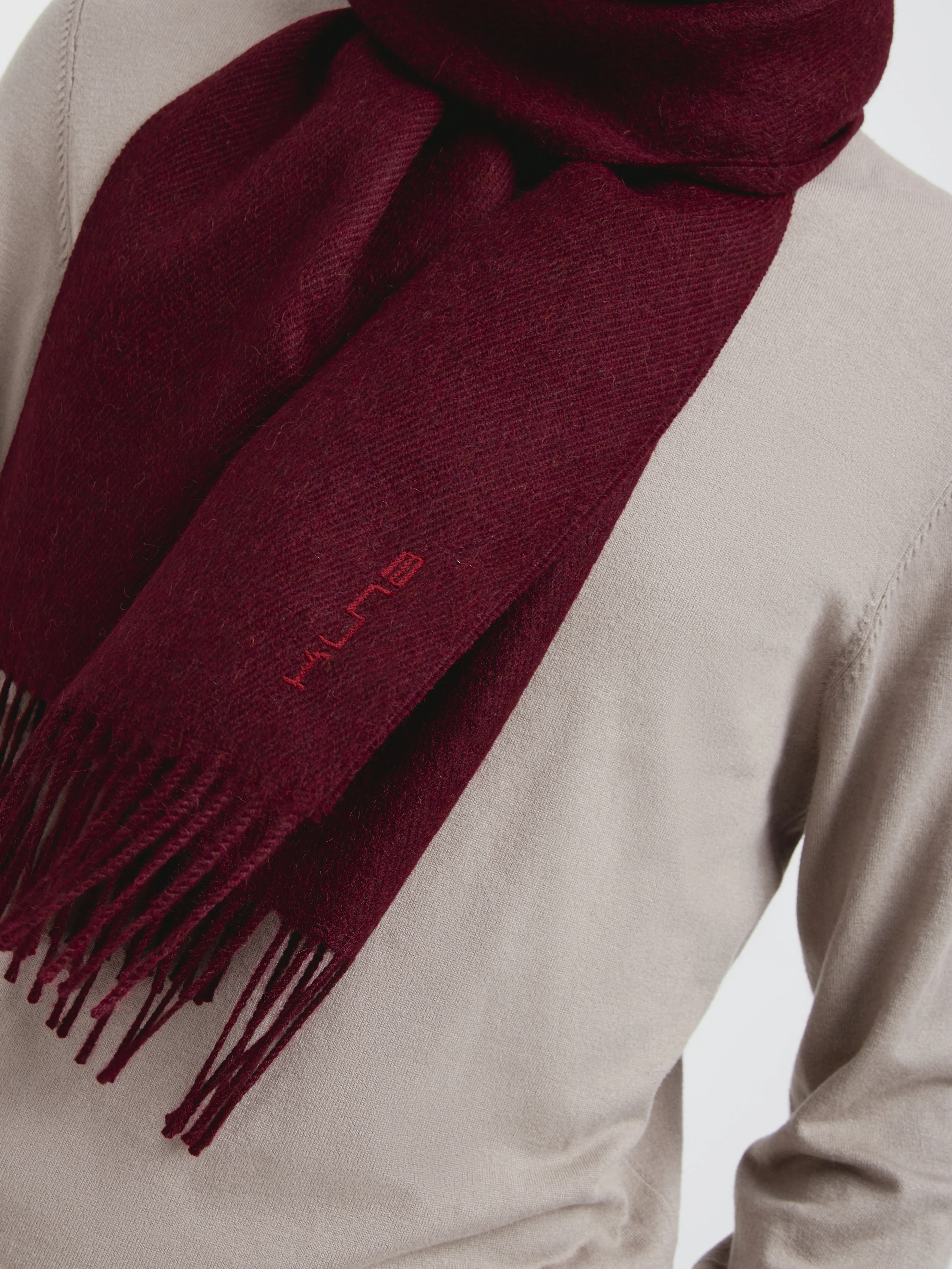 Zeta B Scarf Baby Alpaca Color Cherry - Image 5