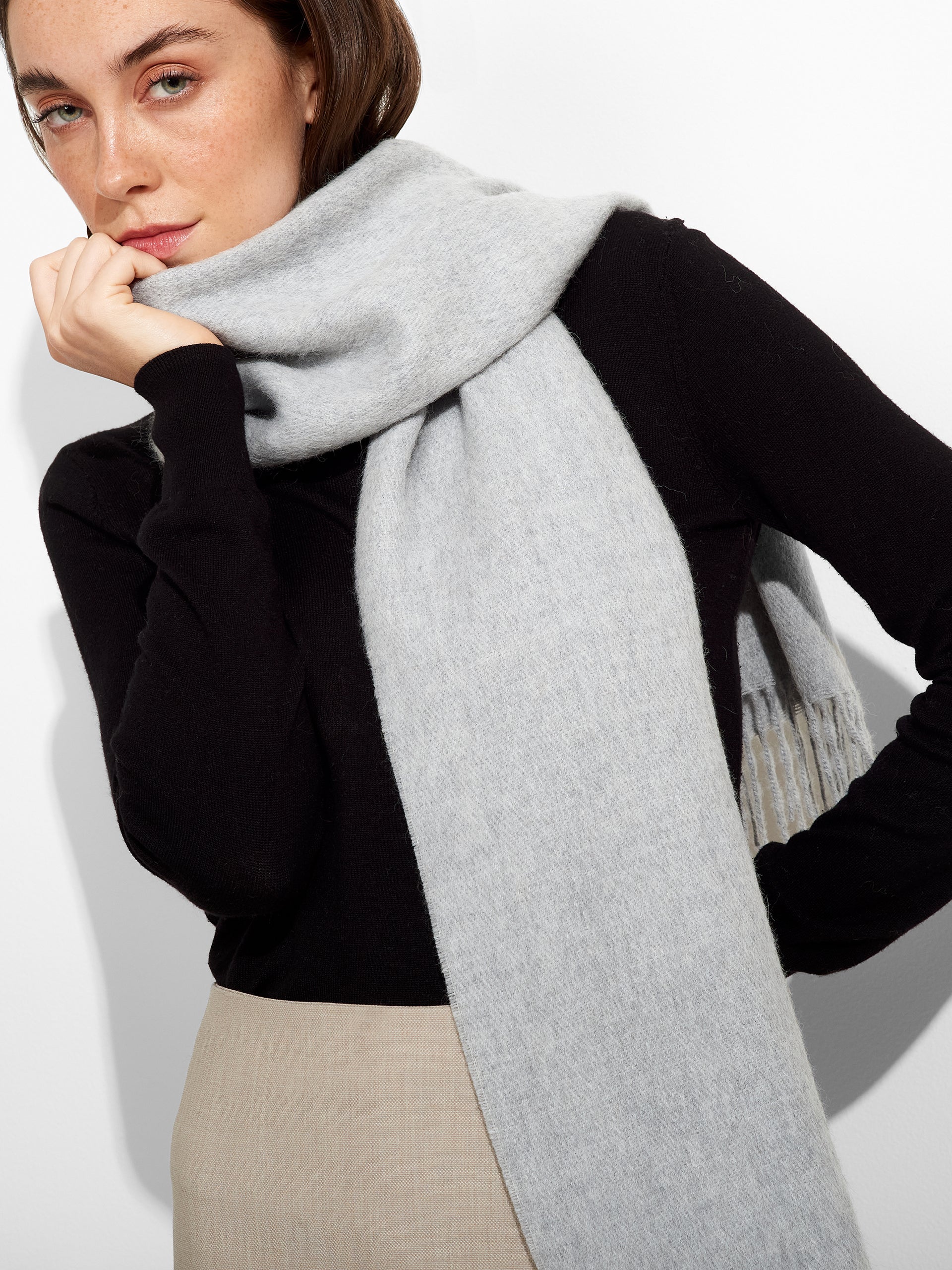 Zeta Scarf Baby Alpaca Color Grey - Image 3