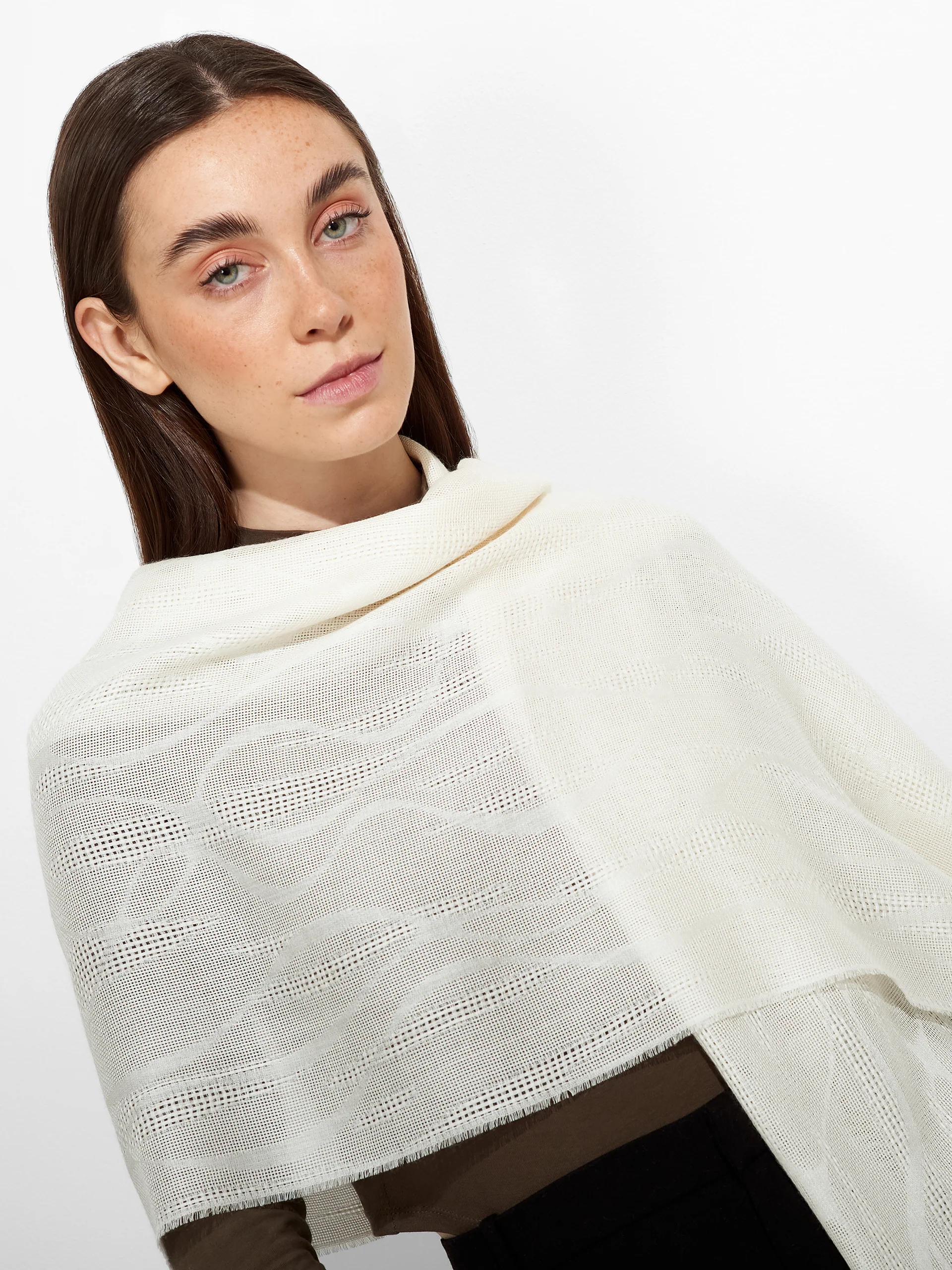 Zuniga Shawl Baby Alpaca Color Ecru - Image 3